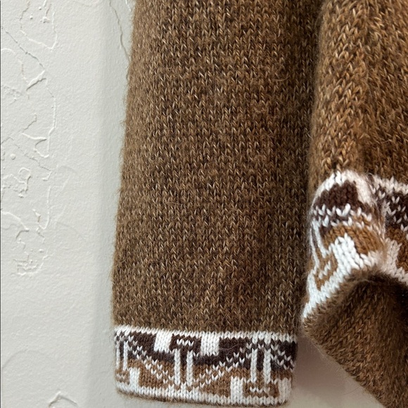 Peruvian Alpaca - Brown Hooded Sweater with White Pattern - Picture 3 of 7